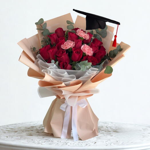 Graduation Bouquet Cap   Blooms | 18 Red Roses   3 Pink Carnations – Elegant Celebration Gift Dubai