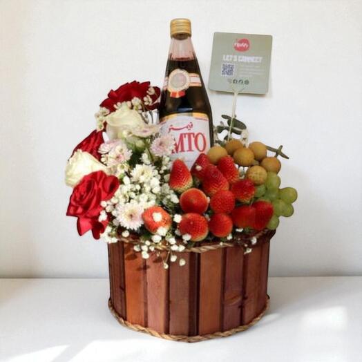 Cesta de regalo Bendiciones de Ramadán con Vimto, frutas frescas   rosas