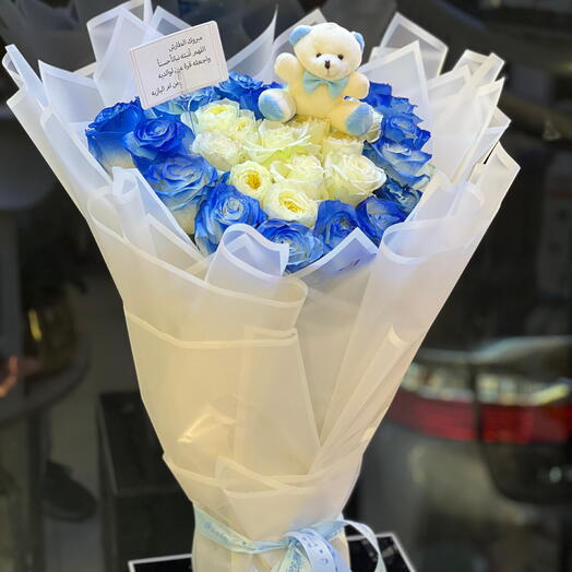 Hermoso ramo de rosas spray azules y blancas