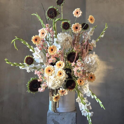 Цветочная коробка «Золотой шёпот»