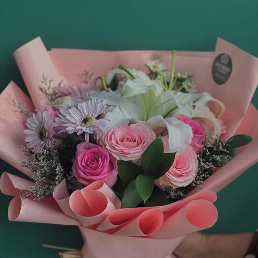 Mixed flowers bouquet _chrysanthemums _lily