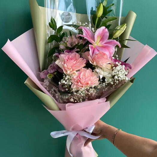 Elegant lily, esperence  gypsophila ,astromelia;chrysanthemums