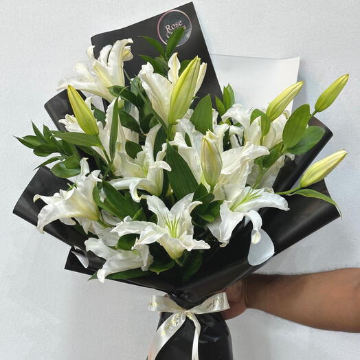 Gracia Blanca – Ramo de 7 lirios