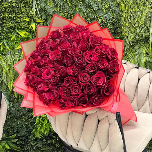 Ramo romántico de 51 rosas rojas frescas