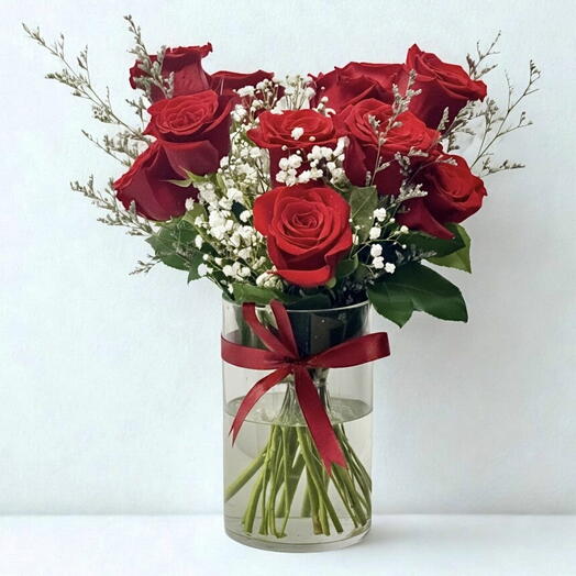 Classic Romance – 11 Red Roses in a Vase