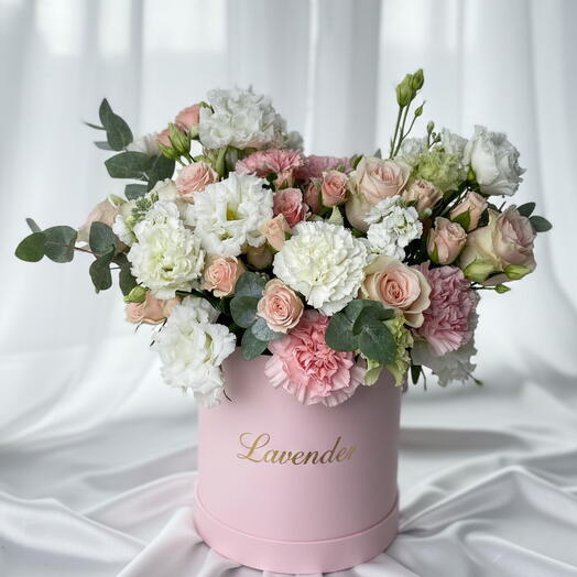 Коробка садовых роз Blush Pearl – Роскошная коллекция к Международному женскому дню