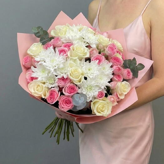 Pink bouquet with spray roses and chrysanthemum