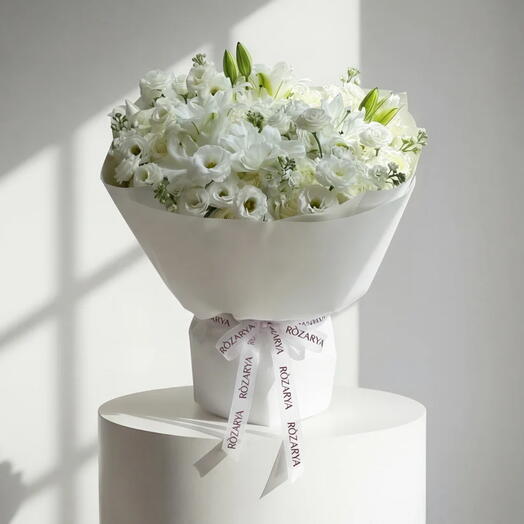 Pure Grace Cloud: Le Lys Blanc, Rose   Lisianthus Luxe