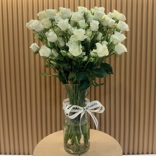 أناقة خالصة مزهرية ورد أبيض 1121