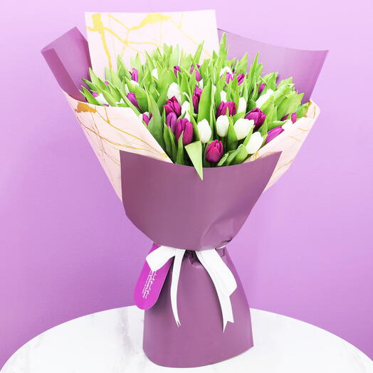 Букет из 101 тюльпана Фиолетово-белая красота