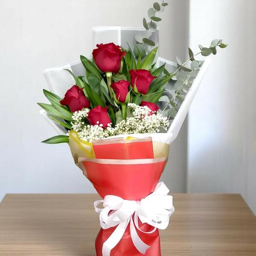 7 red roses bouquet