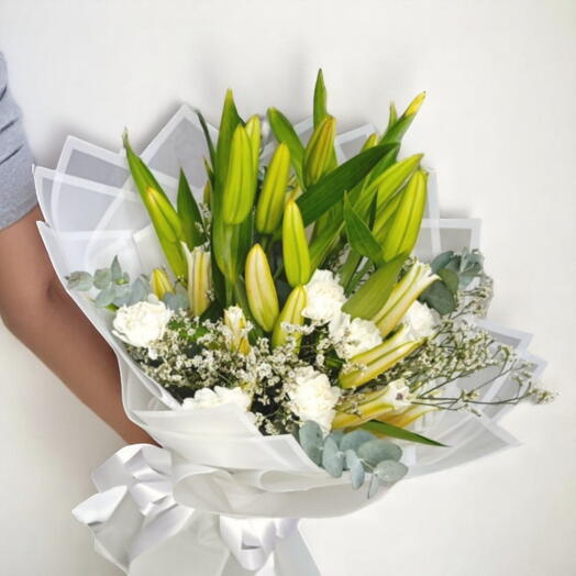 Букет белых лилий
