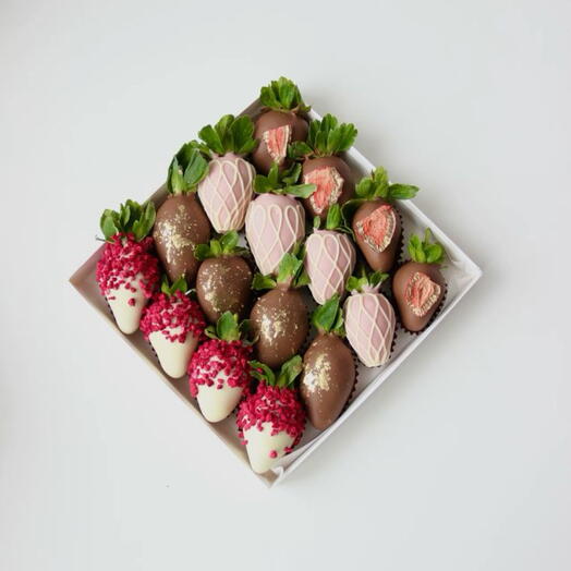 Deluxe Chocolate Strawberry Gift Box