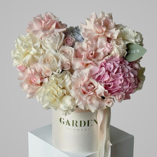 «Shimmers» box (size S) — hydrangea, French rose, Ohara rose