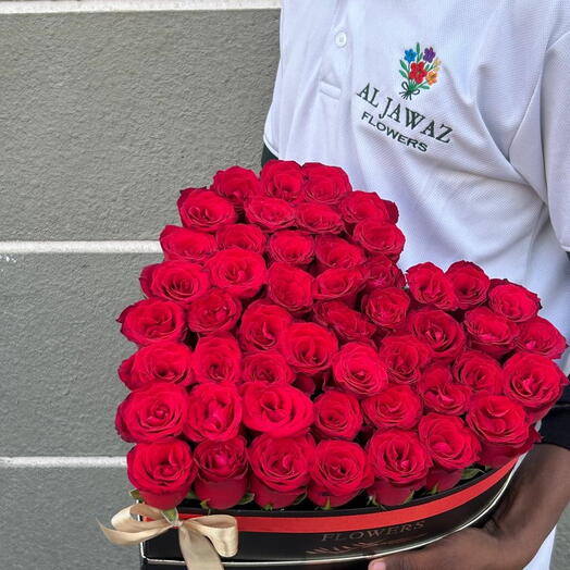 21 красная роза в коробке 002