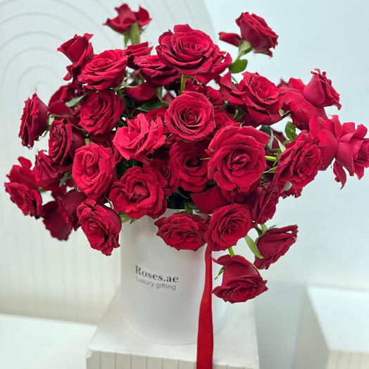 Шляпная коробка с 101 розой