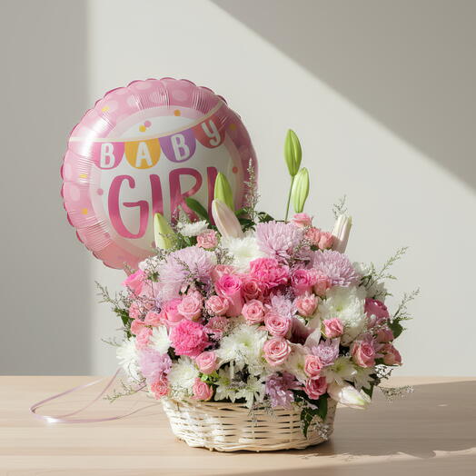 Нежная праздничная корзина для малышки