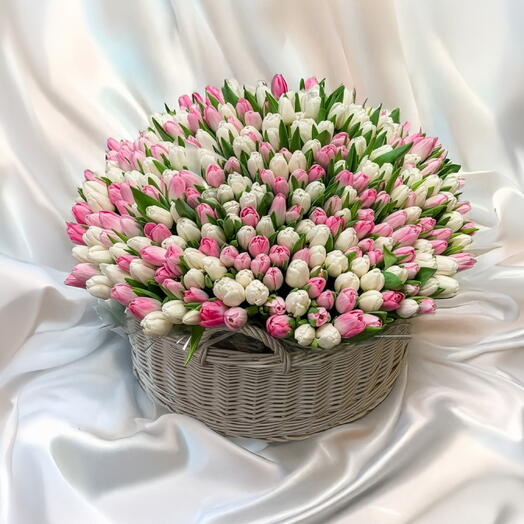 Элегантный, сильный и прекрасный подарок на День матери — эксклюзивное украшение в виде тюльпана ко Дню женщины.