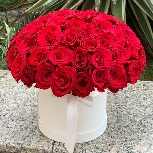 arrangement en boîte de 75 roses