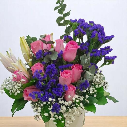 Нежный букет лаванды и розовых роз