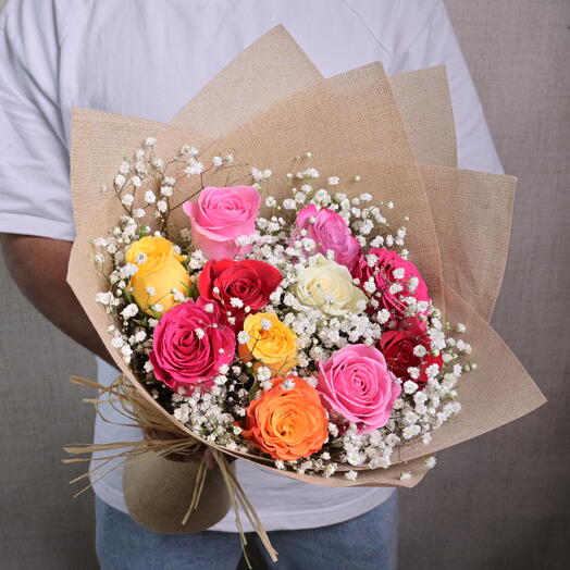 Букет из смешанных роз с гипсофилой 7133