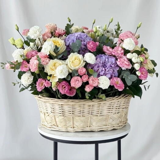 Корзина с миксом пастельных цветов