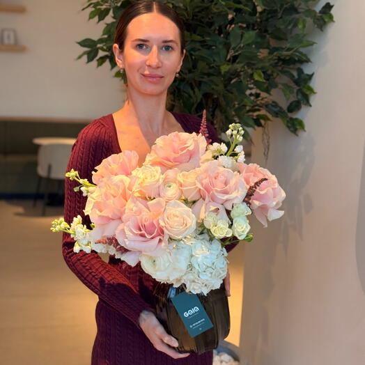 Signature Mondial Pink Ivory Rose Luxury Vase