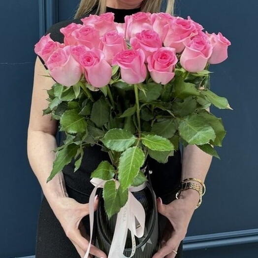 31 roses roses dans un vase