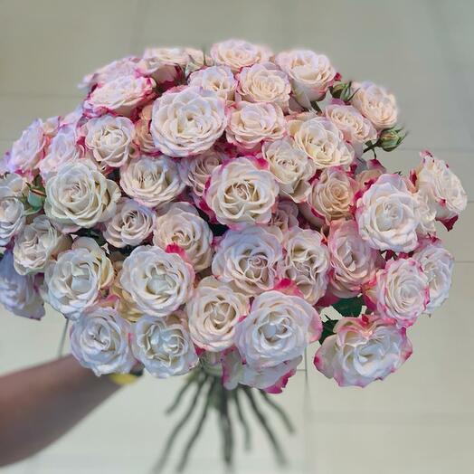 Букет кустовых роз