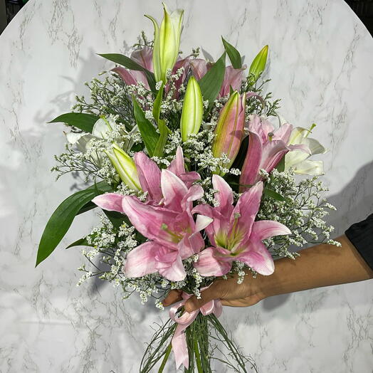 Композиция в вазе с лилией