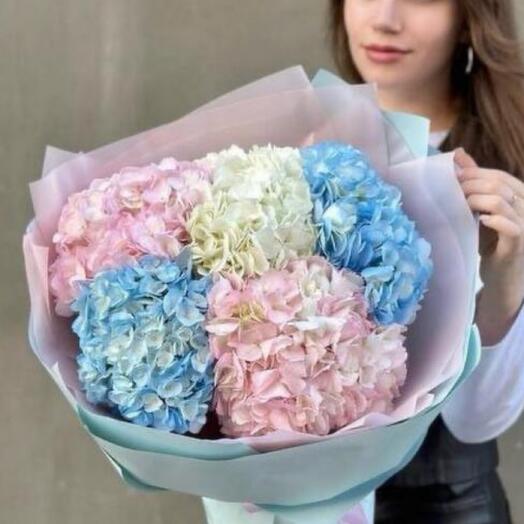 Букет из смешанных гортензий