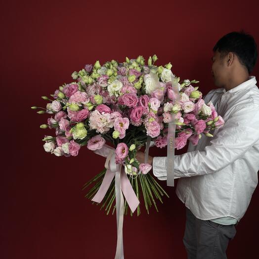 Пастельная прогулка: букет 100 из эустомы разных цветов