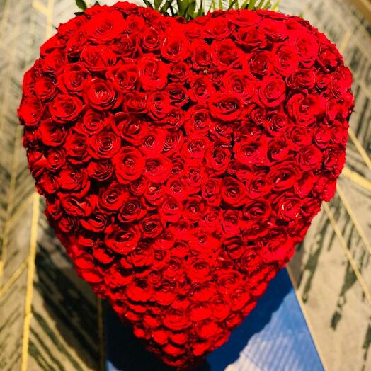 Arrangement luxueux en forme de cœur