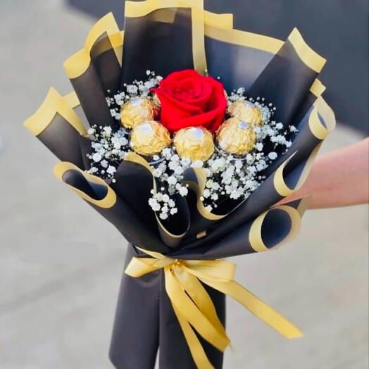 Шоколад Ferrero Rocher, романтический букет из красных роз