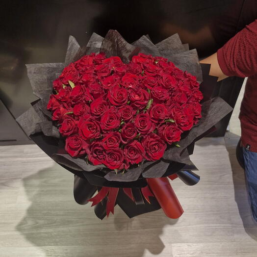 50pcs premium red roses heart shape bouquet for valentines day gift