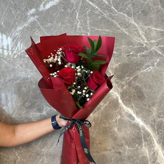 Букет из трёх красных роз