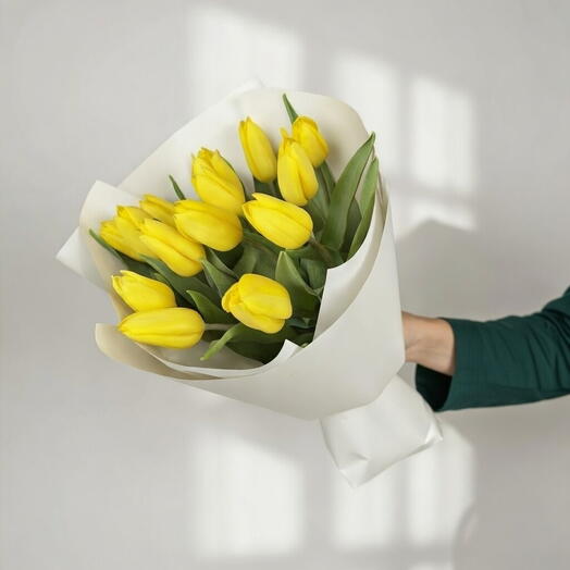 Солнечное сияние - 15 жёлтых тюльпанов