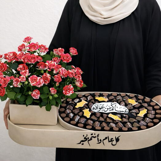 Поднос с шоколадом и натуральными розами