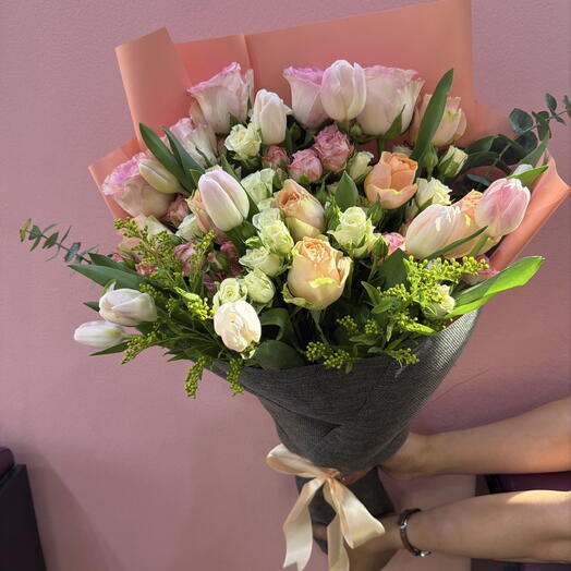 Peachy pink pretty bouquet
