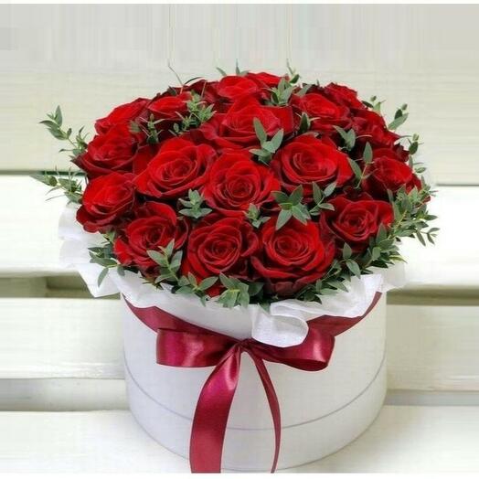 Роскошная коробка красных роз
