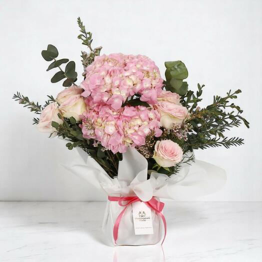 Elegant Pink Hydrangea and Rose Bouquet – Soft Romantic Floral Arrangement