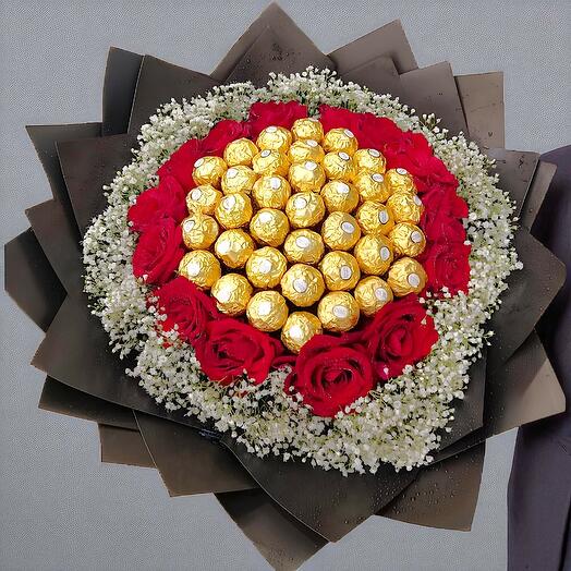 Букет красной розы с Ferrero Roucher