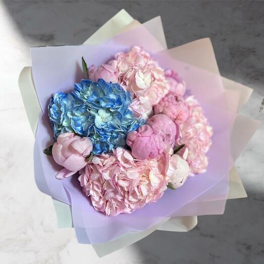 Bouquet of pink peonies and hydrangeas