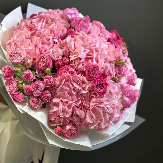 Сад розовых гортензий