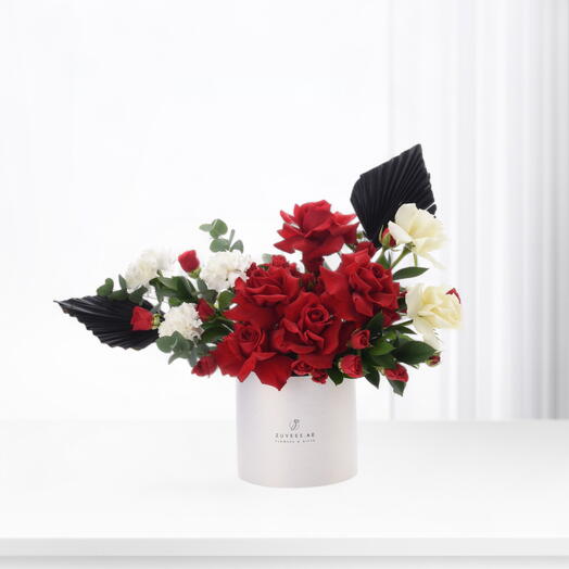 Красная жемчужина в белой коробке