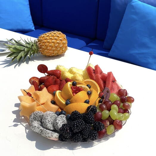 Deckside Fruit Delight (7-9 ppl)