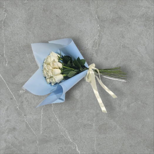 11 White Rose Bouquet