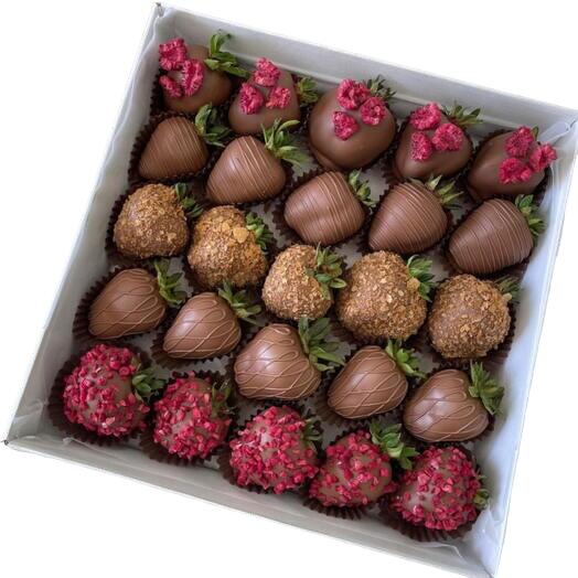 25 кусочков клубничного молочного шоколада