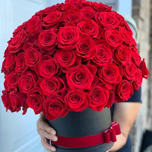 Caja roja en forma de corazón