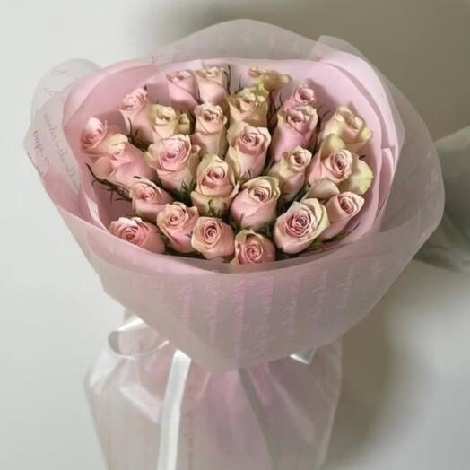 Роскошный букет из 29 роз розового цвета